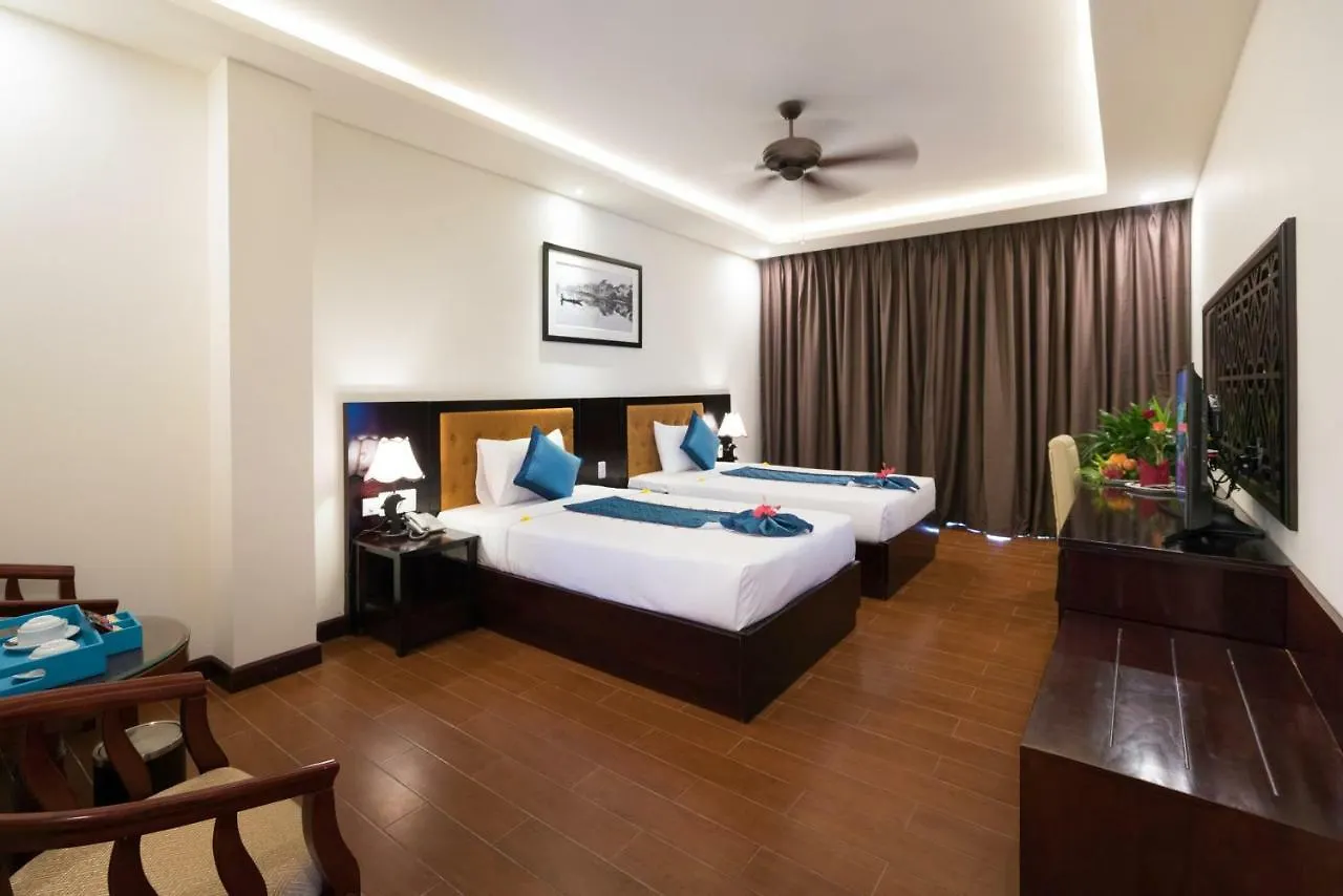 Pearl River Hoi An Hotel & Spa 4*,